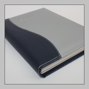 Caderno coom verniz localizado e laminalçao BOPP