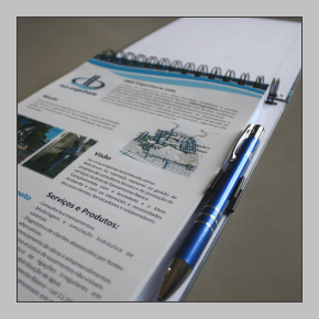 Caderno com suporte para caneta