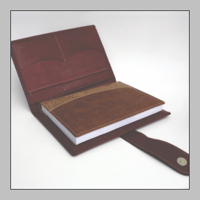 Caderno coom verniz localizado e laminalçao BOPP